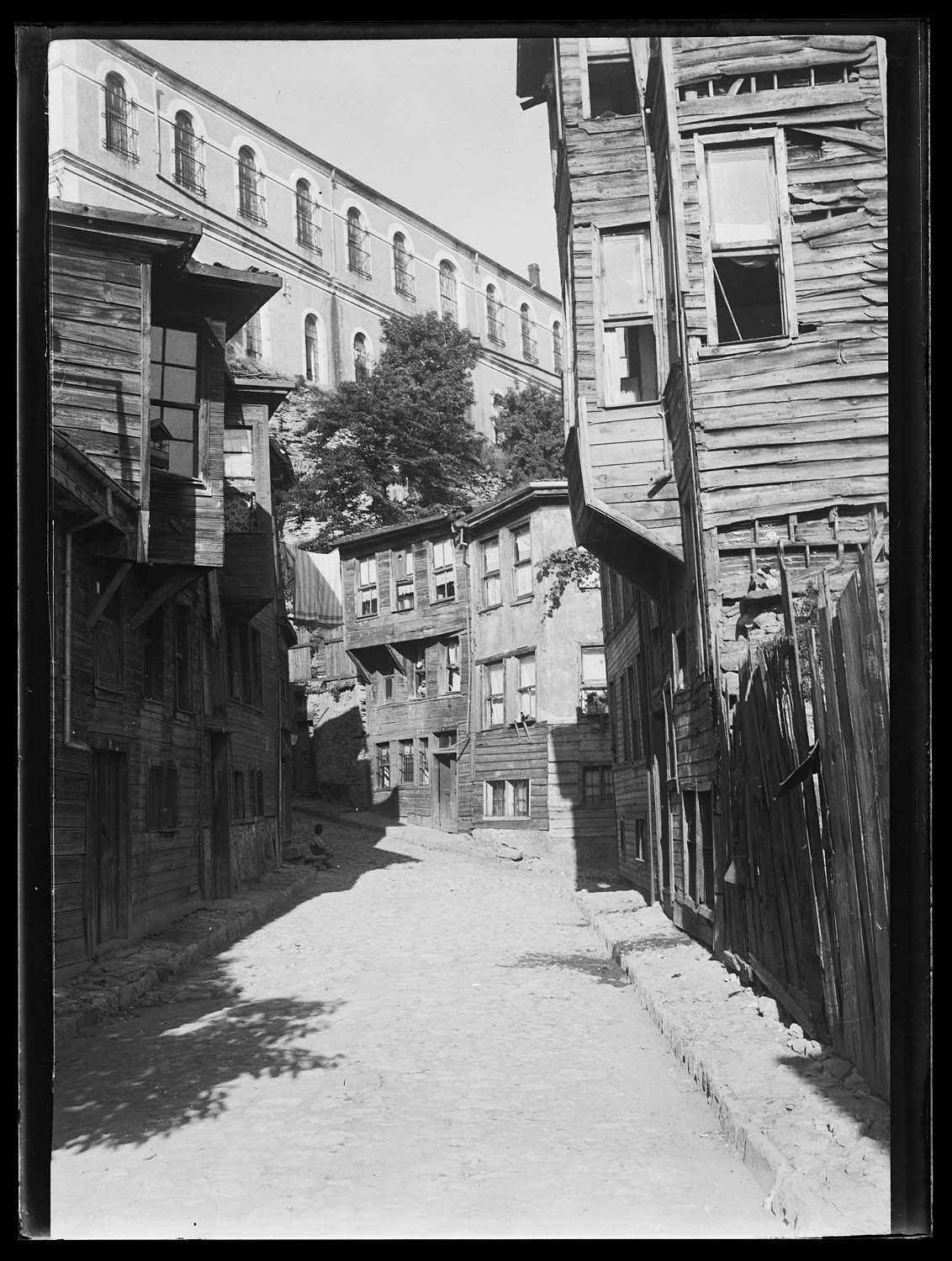 Ruelle bordée de maisons de bois anciennes